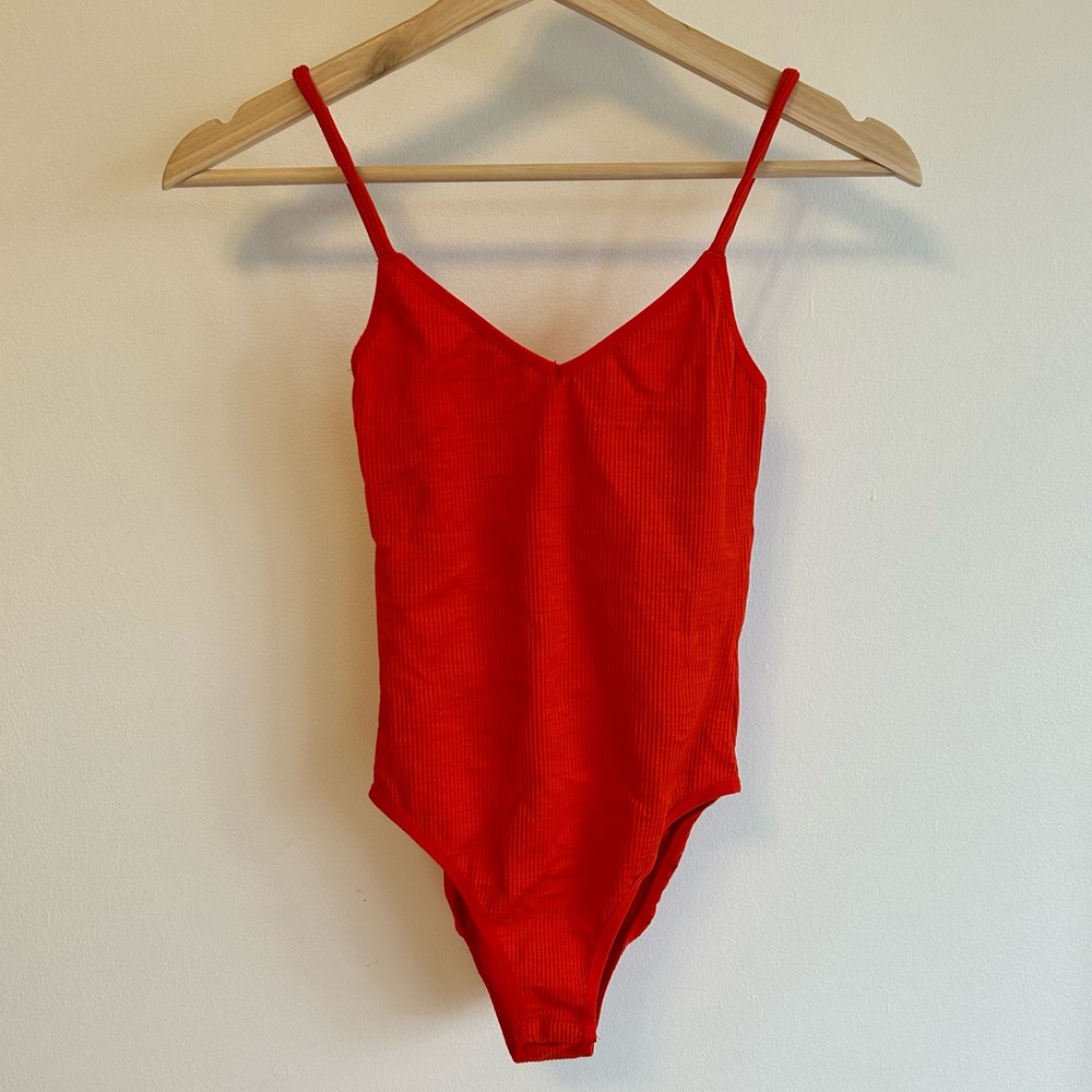 TOPSHOP Red Ribbed Bodysuit Top. Size 6 / Small